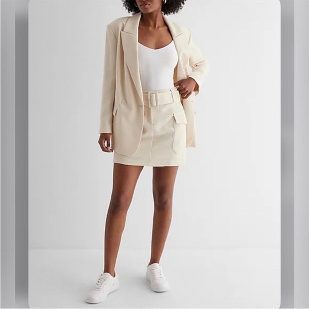Express super high waisted belted cargo mini skirt size 4 color sand shell